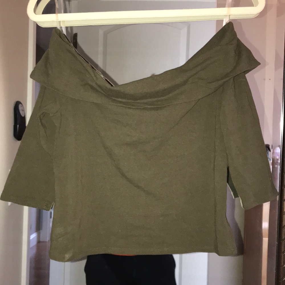 Off the shoulder mid length long sleeve crop